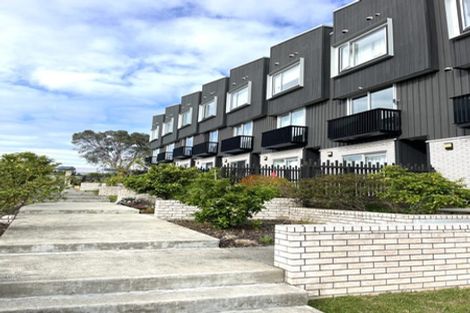 Photo of property in 6 Folkes Lane, New Lynn, Auckland, 0600