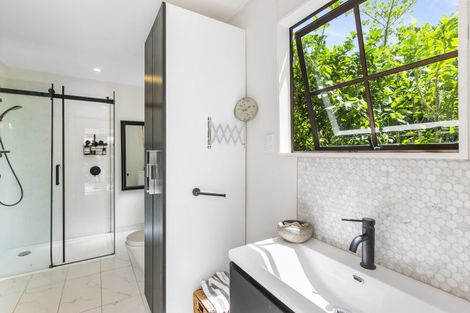 Photo of property in 261 Te Moana Road, Waikanae, 5036