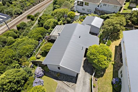 Photo of property in 18 Florio Terrace, Tawa, Wellington, 5028