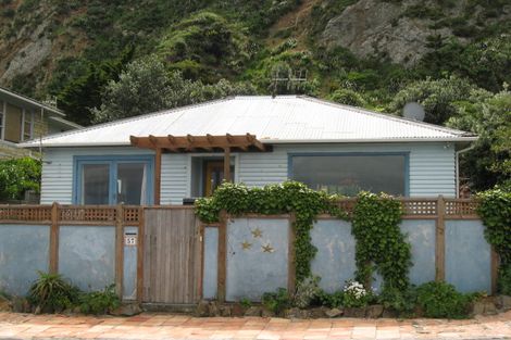 Photo of property in 57 Breaker Bay Road, Breaker Bay, Wellington, 6022