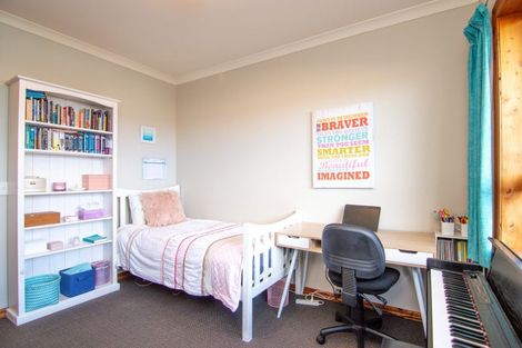 Photo of property in 7 Alpine Grove, Kelvin Grove, Palmerston North, 4414