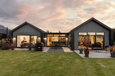 Photo of property in 2 Caithness Court, Jacks Point, Queenstown, 9371