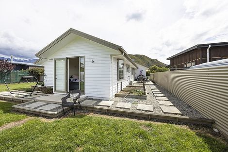 Photo of property in 43 Freyberg Avenue, Kurow, 9435