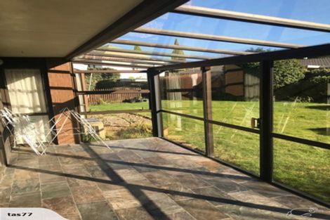 Photo of property in 17 Kingham Place, Avonhead, Christchurch, 8042