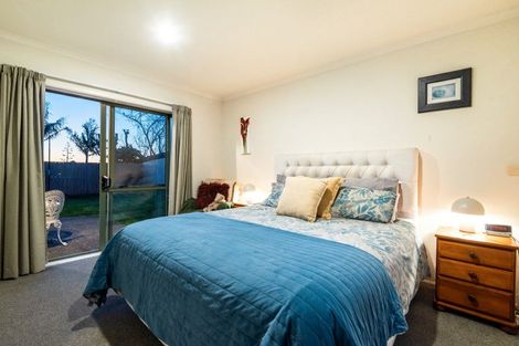 Photo of property in 15 Hercules Drive, Henderson, Auckland, 0612