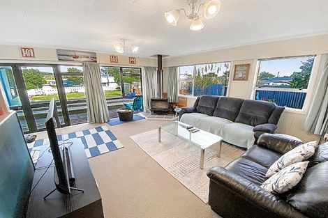 Photo of property in 15 Mack Street, Foxton Beach, Foxton, 4815