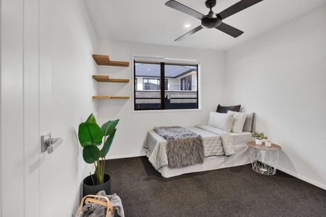 Photo of property in 5 Aheahea Way, Hurworth, New Plymouth, 4310