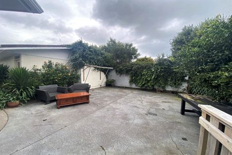 Photo of property in 25 Montana Place, Merrilands, New Plymouth, 4312