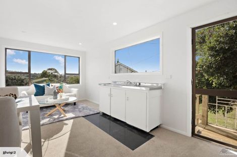 Photo of property in 1/31 Browns Bay Road, Browns Bay, Auckland, 0630