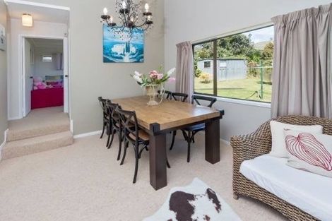 Photo of property in 5 Photinia Place, Botany Downs, Auckland, 2010
