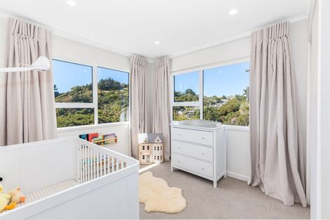 Photo of property in 11 Parkinson Close, Whitby, Porirua, 5024