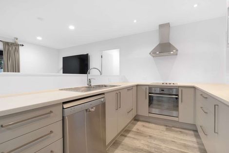 Photo of property in 6 Fernhaven Place, Massey, Auckland, 0614