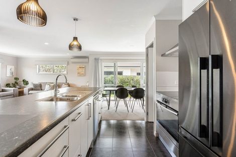 Photo of property in 18 Excelsa Place, Papamoa Beach, Papamoa, 3118