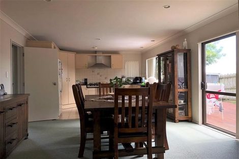 Photo of property in 11 Brittany Drive, Henderson, Auckland, 0612