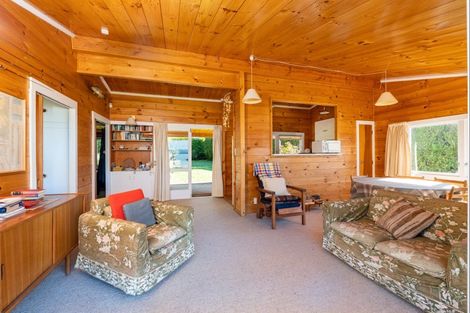 Photo of property in 4 Winston Street, Acacia Bay, Taupo, 3330