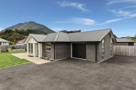 Photo of property in 32 Tiwhatiwha Crescent, Kawerau, 3127