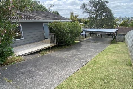 Photo of property in 2/247 Wairau Road, Totara Vale, Auckland, 0627