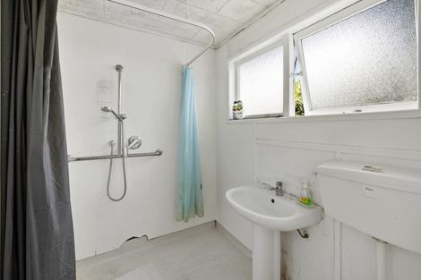 Photo of property in 44 Clifton Drive, Waitara, 4320