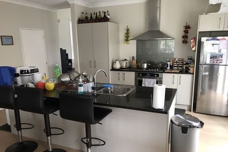 Photo of property in 24 Midhurst Avenue, Henderson, Auckland, 0612