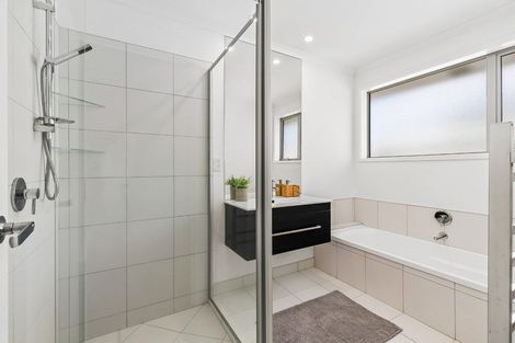 Photo of property in 14 Hooton Drive, Kumeu, 0810