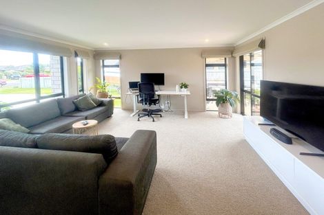 Photo of property in 15 Rainey Crescent, Papamoa Beach, Papamoa, 3118