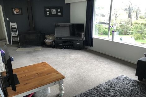 Photo of property in 16 Hillside Drive, Maoribank, Upper Hutt, 5018
