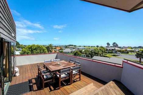 Photo of property in 3 Chatswood Grove, Fitzroy, New Plymouth, 4312