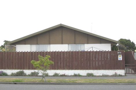 Photo of property in 1/90 Queenspark Drive, Parklands, Christchurch, 8083