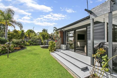 Photo of property in 4 Woodview Rise, Botany Downs, Auckland, 2010