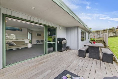 Photo of property in 184b Whangaparaoa Road, Red Beach, 0932