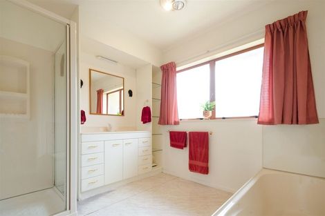 Photo of property in 24 Sunny Crescent, Huapai, Kumeu, 0810