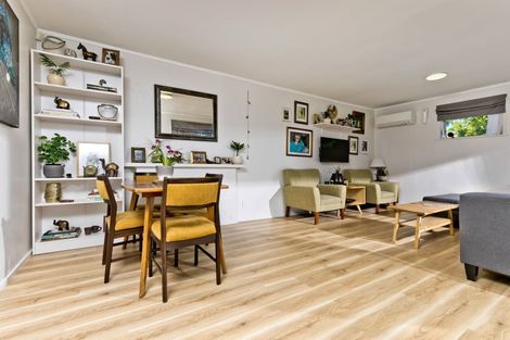 Photo of property in 16 Woodglen Road, Glen Eden, Auckland, 0602