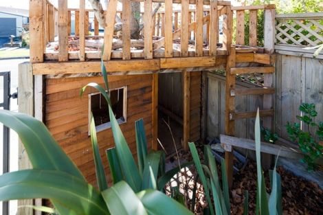 Photo of property in 27 Tiller Close, Kelvin Grove, Palmerston North, 4414