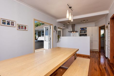 Photo of property in 18 Coates Street, Tawa, Wellington, 5028