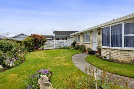 Photo of property in 2 Manse Street, Hawera, 4610