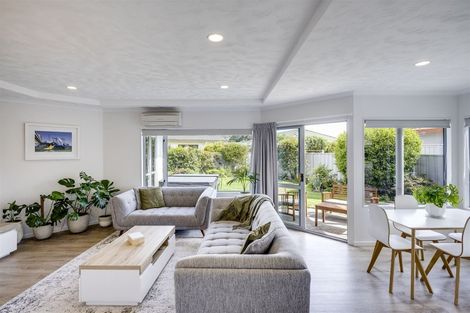 Photo of property in 6 Sloane Place, Taradale, Napier, 4112