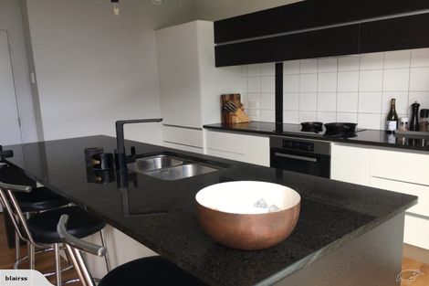 Photo of property in 76 Paynters Avenue, Strandon, New Plymouth, 4312