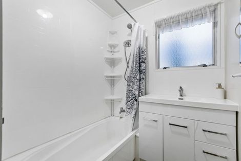 Photo of property in 2c Youngs Road, Papakura, 2110