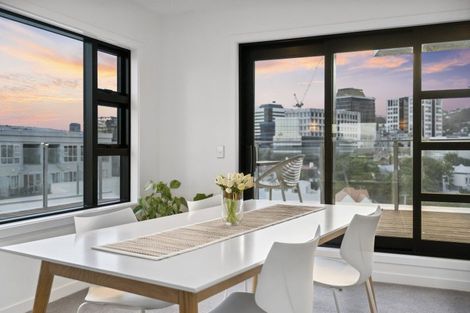 Photo of property in Endeavour Apartments, 1/125 Thorndon Quay, Pipitea, Wellington, 6011