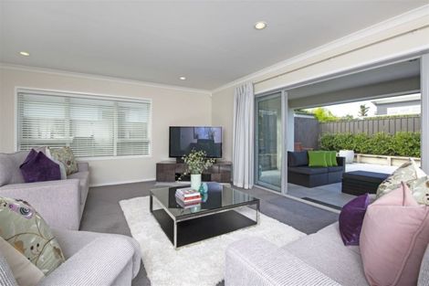Photo of property in 6 Swindon Close, Mellons Bay, Auckland, 2014