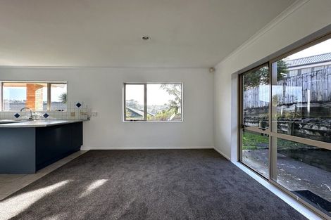 Photo of property in 3 Chesterton Terrace, Henderson, Auckland, 0612