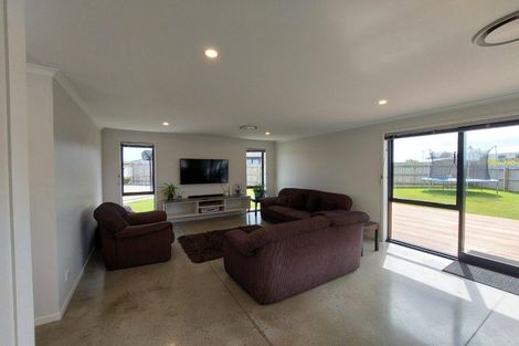 Photo of property in 32 County Drive, Hawera, 4610