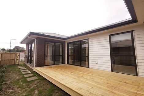 Photo of property in 5 Barrels Close, Kumeu, 0810