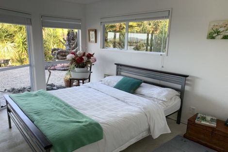 Photo of property in 17 Maori Hut Road, Red Beach, 0932