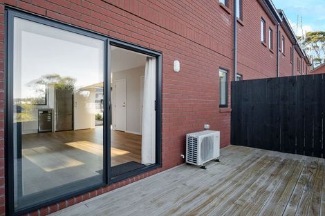 Photo of property in 10/15 Sunhill Road, Sunnyvale, Auckland, 0612