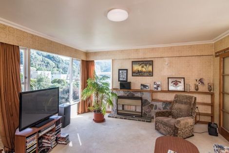 Photo of property in 27 Robertson Street, Owhiro Bay, Wellington, 6023