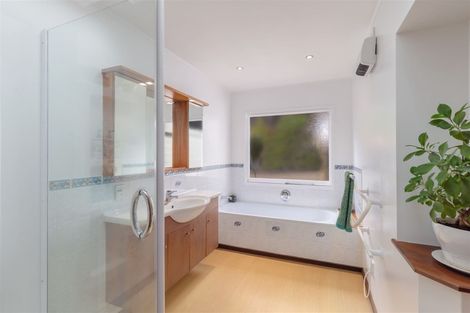 Photo of property in 2 Hobday Lane, Mount Pleasant, Christchurch, 8081