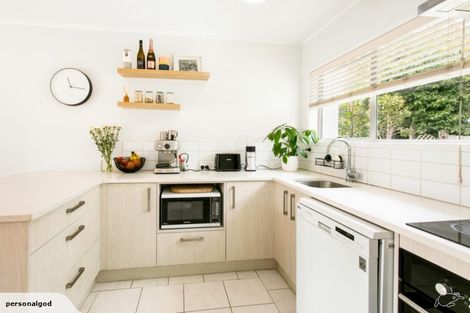 Photo of property in 2/3a Kirrie Avenue, Te Atatu South, Auckland, 0610