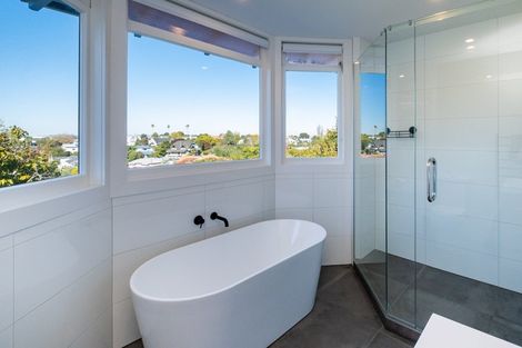 Photo of property in 10 Lincoln Road, Bluff Hill, Napier, 4110