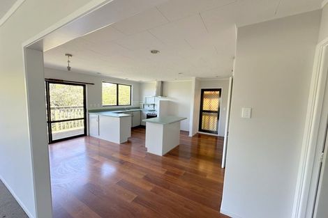 Photo of property in 11 Fordham Street, Beach Haven, Auckland, 0626